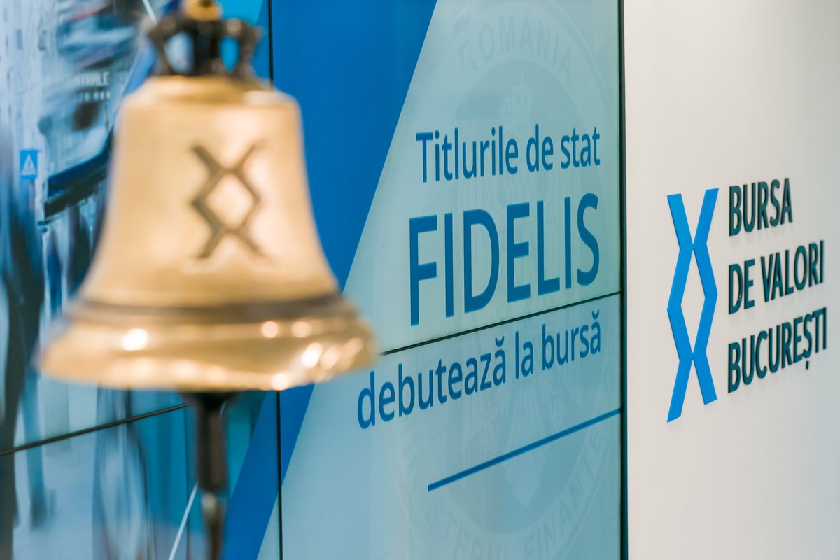BVB_Ro's tweet photo. 🔔 Today started at the #stockexhange with the ring of the iconic #BVB bell. The Ministry of Finance attracted RON 3 bn through the first primary offer for the government bonds sale for the retail investors, FIDELIS. 📰 Read the press release here - https://t.co/lvf1S0pXq7 https://t.co/Jsw9ZYXANQ