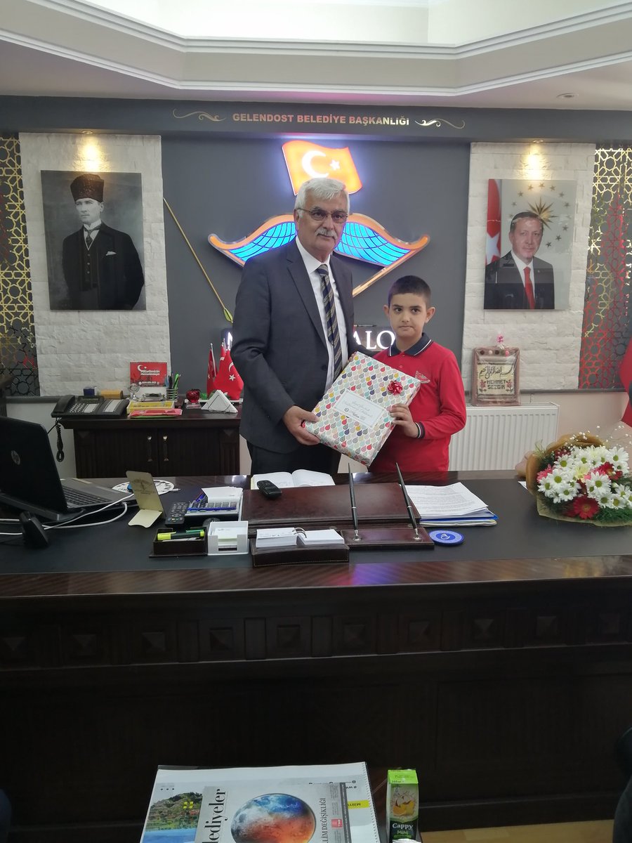 SehitErhan's tweet photo. 23 Nisan Ulusal Egemenlik ve Çocuk Bayramı 103.yılı etkinlikleri kapsamında Gelendost Belediye Başkanı Sayın Mehmet SEZGİN, makam koltuğunu okulumuz 4/B sınıfı öğrencimiz Ahmet US'a devretti. @GelendostB @ErhanBaydur1 @GelendostIlce @y_erdem_yilmaz @e32arikan @HalisBilgin32 https://t.co/srsrKqrMWN