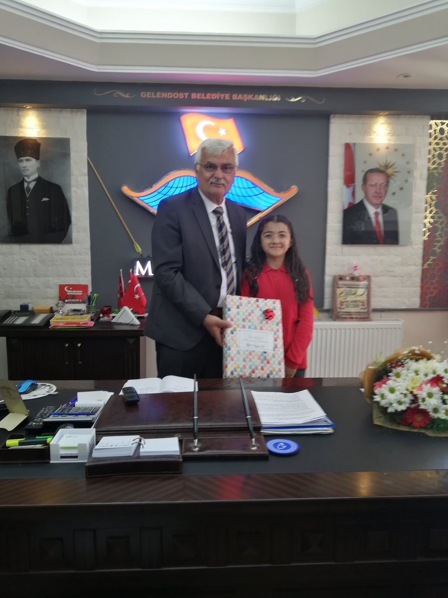 SehitErhan's tweet photo. 23 Nisan Ulusal Egemenlik ve Çocuk Bayramı 103.yılı etkinlikleri kapsamında Gelendost Belediye Başkanı Sayın Mehmet SEZGİN, makam koltuğunu okulumuz 4/B sınıfı öğrencimiz Ahmet US'a devretti. @GelendostB @ErhanBaydur1 @GelendostIlce @y_erdem_yilmaz @e32arikan @HalisBilgin32 https://t.co/srsrKqrMWN