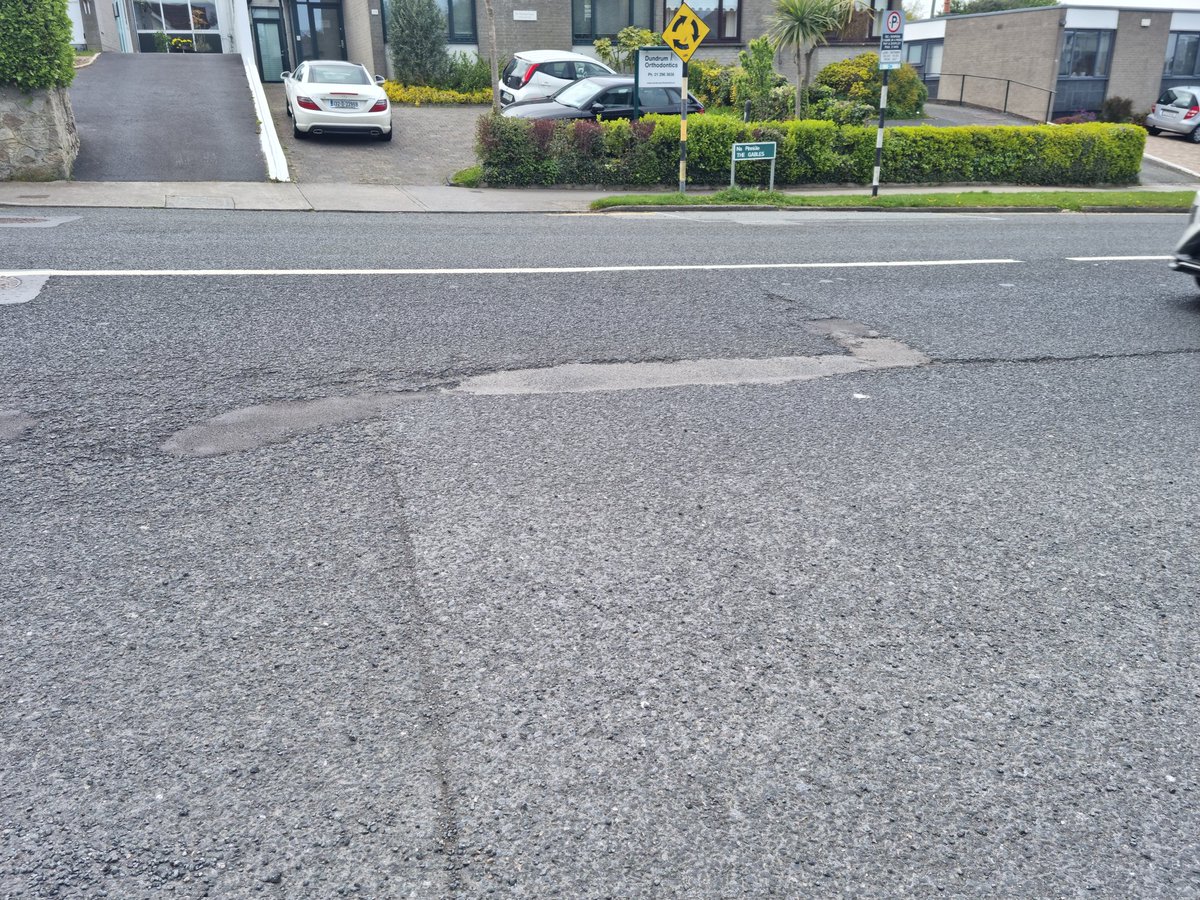 dundrum's tweet image. @dlrcc  #dlrcc  hello folks there is pot hole forming on Ballinteer Road at junction  with Castle View  can you get out to fix it please