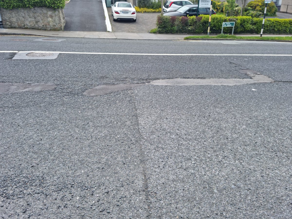 dundrum's tweet image. @dlrcc  #dlrcc  hello folks there is pot hole forming on Ballinteer Road at junction  with Castle View  can you get out to fix it please