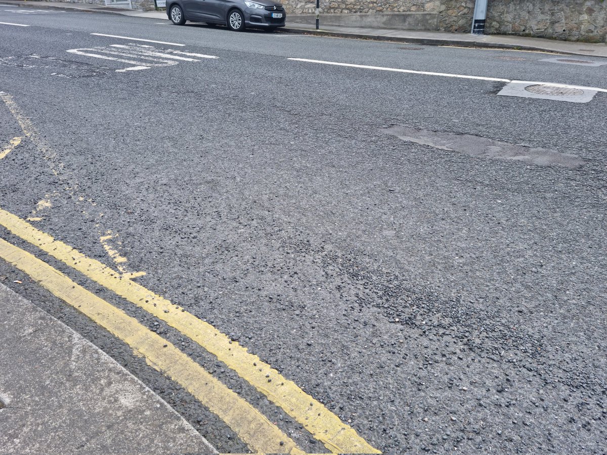 dundrum's tweet image. @dlrcc  #dlrcc  hello folks there is pot hole forming on Ballinteer Road at junction  with Castle View  can you get out to fix it please