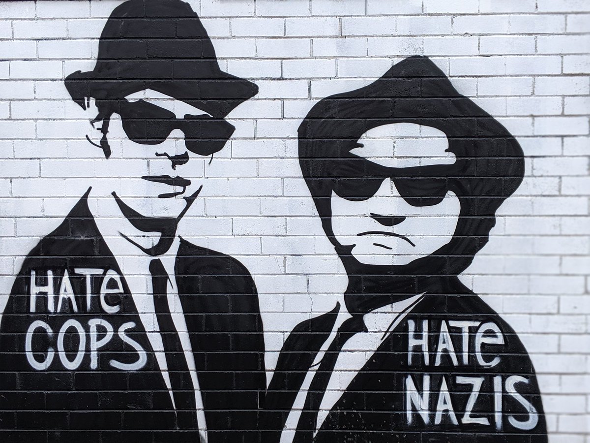 BadalonaCatala's tweet photo. Mural painted on the streets of Sydney.

The Blues Brothers. 

#hatecops #hatenazis https://t.co/1LmoGe5ZoV