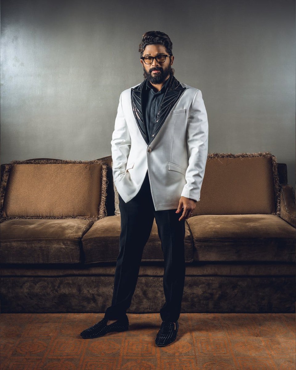 Rafeeq_AA's tweet image. Allu Arjun in the Gaurav Gupta Ivory Metallic Tuxedo for an event.

#GauravGuptaCouture #GauravGupta #GauravGuptaMan #AlluArjun