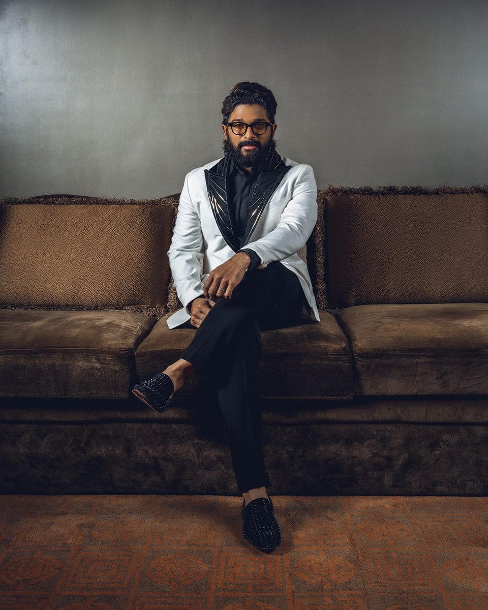 Rafeeq_AA's tweet image. Allu Arjun in the Gaurav Gupta Ivory Metallic Tuxedo for an event.

#GauravGuptaCouture #GauravGupta #GauravGuptaMan #AlluArjun