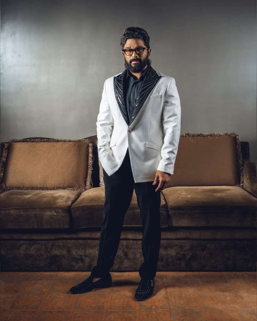 nAArendraYadav's tweet image. Allu Arjun in the Gaurav Gupta Ivory Metallic Tuxedo for an event. @alluarjun

#GauravGuptaCouture #GauravGupta #GauravGuptaMan #AlluArjun