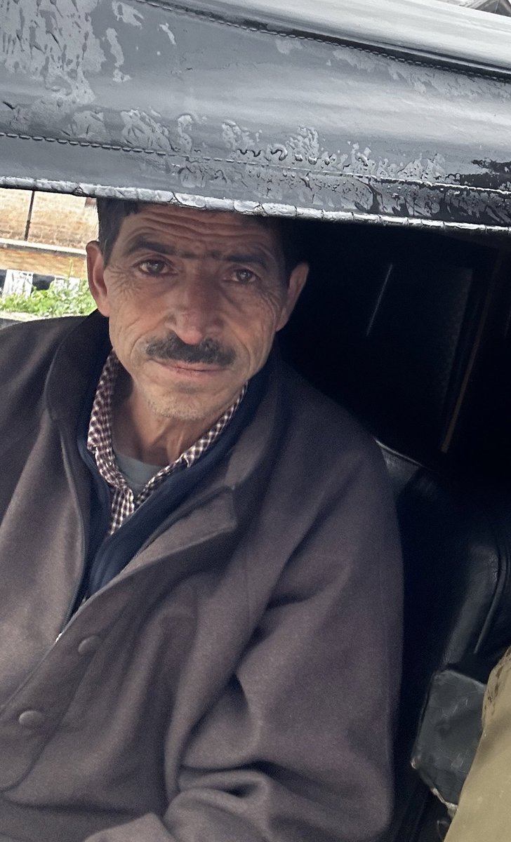 khawar_achakzai's tweet photo. The only worth (but disheartening) thing about today’s traffic jam was taking an auto and recognising the driver to be Syed Aijaz, an award winning paper-machie artisan who has received numerous accolades. His work has been recognised and awarded in South Africa, (1/n) https://t.co/IfTglwGSvl