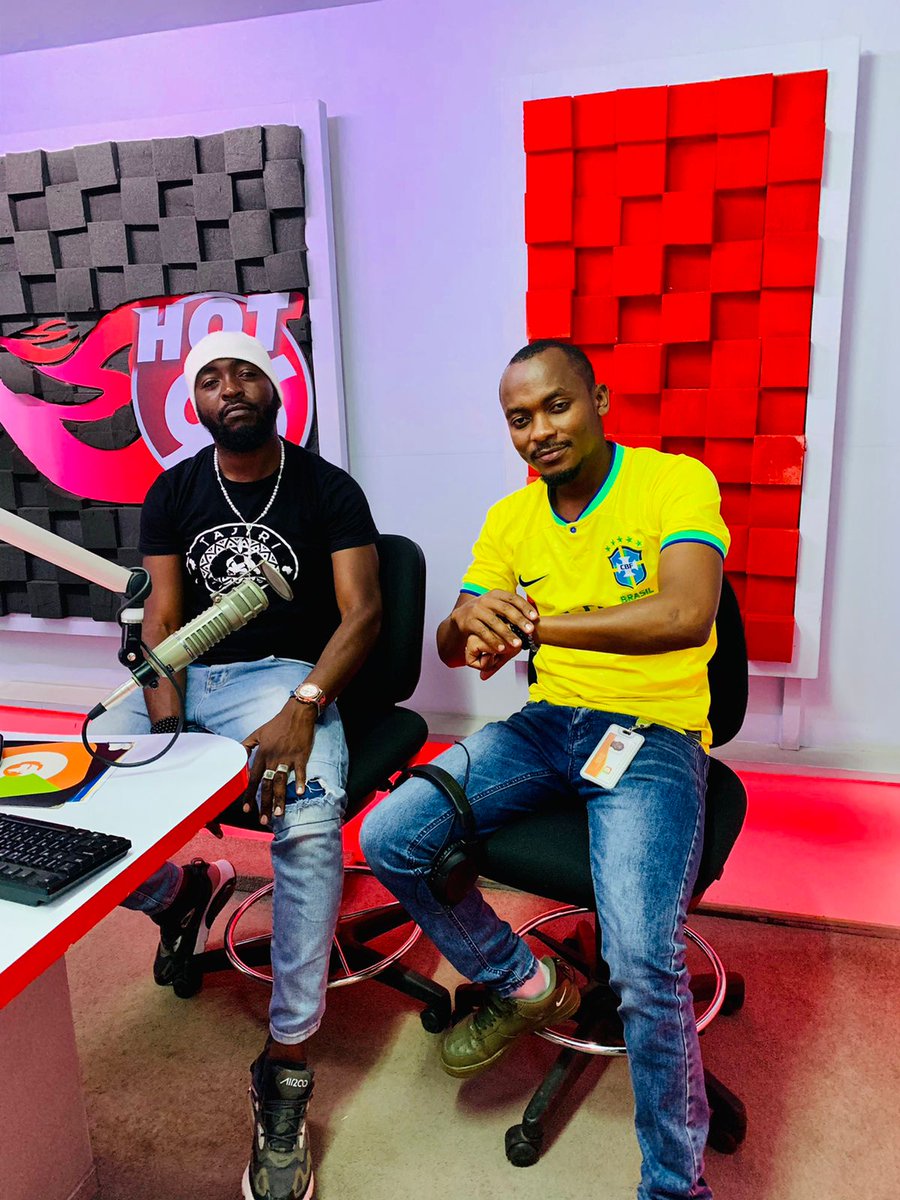 Hot_96Kenya's tweet image. Just because its Wednesday doesn't mean we can't turn up!! ....we have a lot lined up for you don't touch that dial  ...welcome to Uradi Wednesday
@patrickigunza @bensu_mk 
#Hot96Drive
#uradi