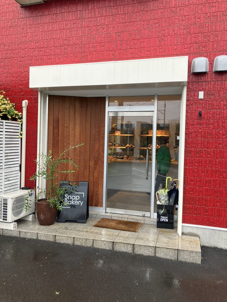 d_6nd's tweet photo. 今年オープンの #Snapベーカリー
黄金柑デニッシュとクリームパン
どちらもクリームが印象的
何が入ってるんだろ？
https://t.co/CfcHeOu3Hs
#三島市観光アンバサダー https://t.co/oz2wBF5b4H