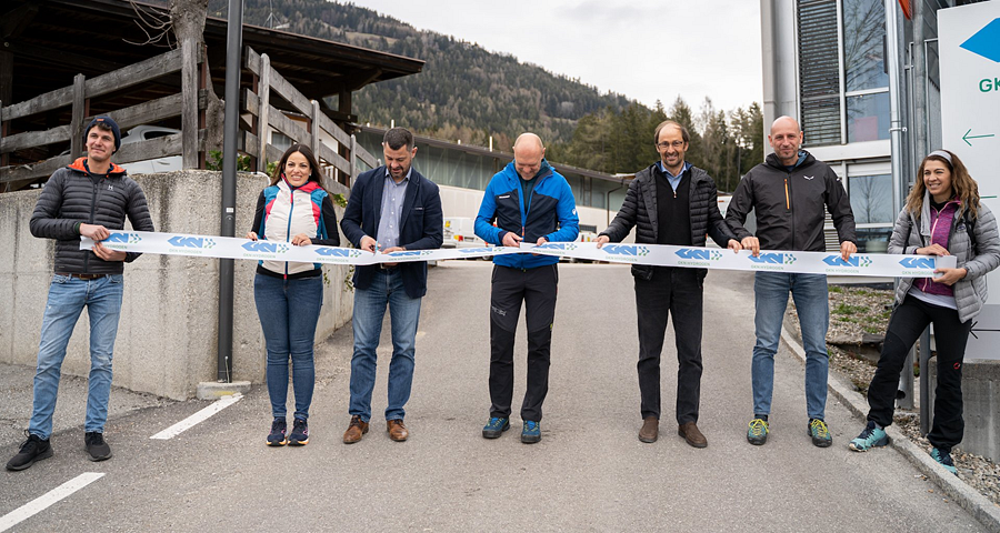 fuelcellsworks's tweet photo. .@GknHydrogen Opens New Technology Center in #Pfalzen, #Italy - With space to accommodate up to 200 employees in the future, it provides a foundation for collaboration, innovation, diversity, and growth - https://t.co/3wm9DqhFBN #HydrogenNow #HydrogenEconomy #HydrogenNews #H2 https://t.co/qEMxhsq7Yy