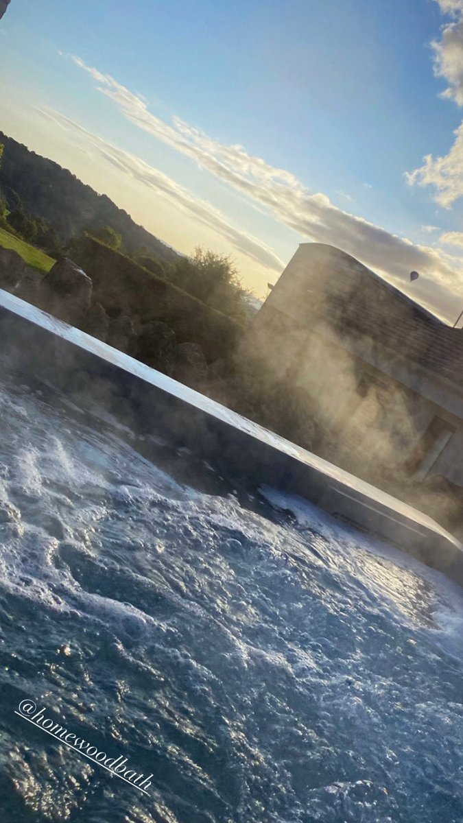 Wellness Wednesday🧖🏽‍♀️

Take a sip, sit back and enjoy some well-deserved me time🥂🫧

#mindbodysoul #andrelax #replenish  #wellnessjourney #healthyhappylife #lookwithin #luxurylifestyle #rejuvenation #dreamdestination #aquaholic #hottubtime  #smallluxuryhotels #spa #goodspaday