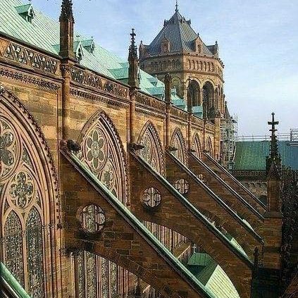 AraceliRego's tweet photo. Reproducción de la catedral de Estrasburgo también conocida como Minster de Estrasburgo (Alsacia, Francia), consagrada al culto católico de la Virgen , restablecido desde finales del siglo XVII #reproducion https://t.co/Z9arSWEZUm