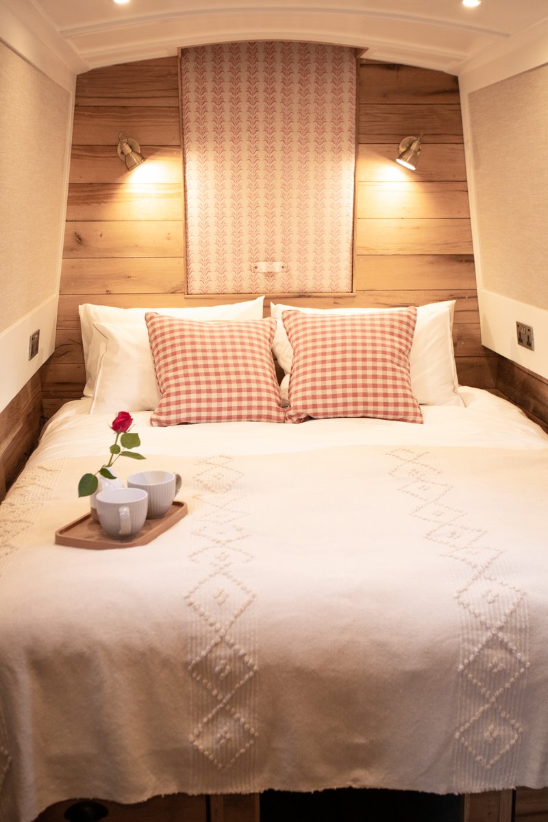shinemothership's tweet photo. Stelvio is 65' narrowboat built to the highest standards. She is also a solar electric narrowboat and is equipped with all the latest gadgets for your comfort and or amusement. #solar #solarpanels #solarpanelsforboats #electricnarrowboat #narrowboat #luxurynarrowboat https://t.co/QdeOdnpYNs