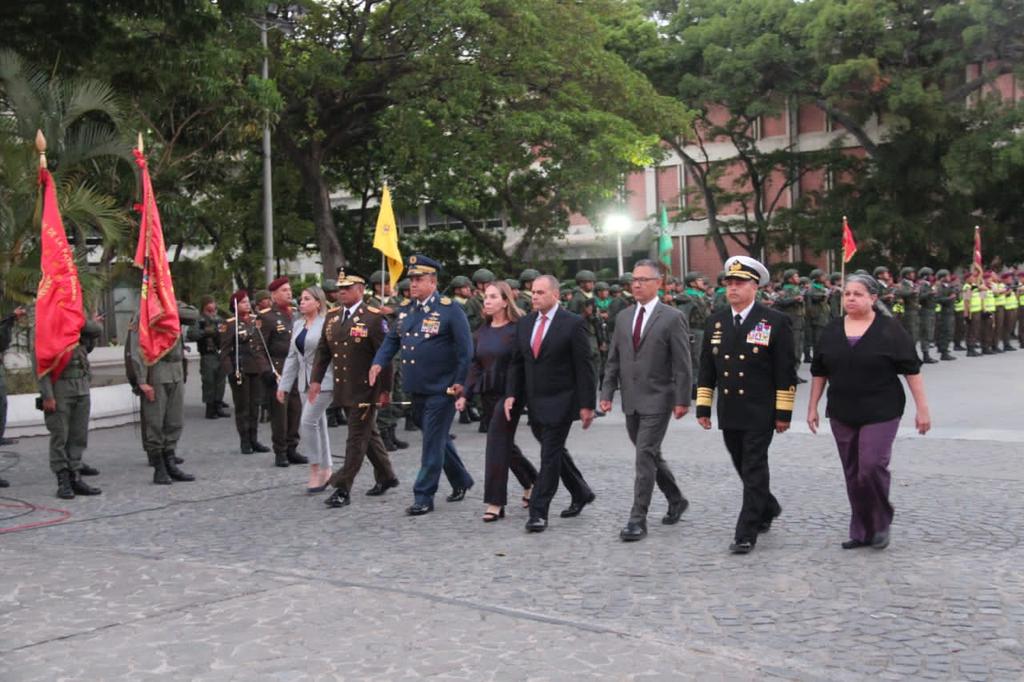 mppsp_vzla's tweet photo. Desde el Panteón Nacional || Vicepresidente Sectorial AJ @CeballosIchaso1 en compañía de la Ministra VA @CelsaBautistaO rindieron honores en conmemoración al histórico #19Abr de 1810

#GestaIndependentista https://t.co/8ZKkOf44us