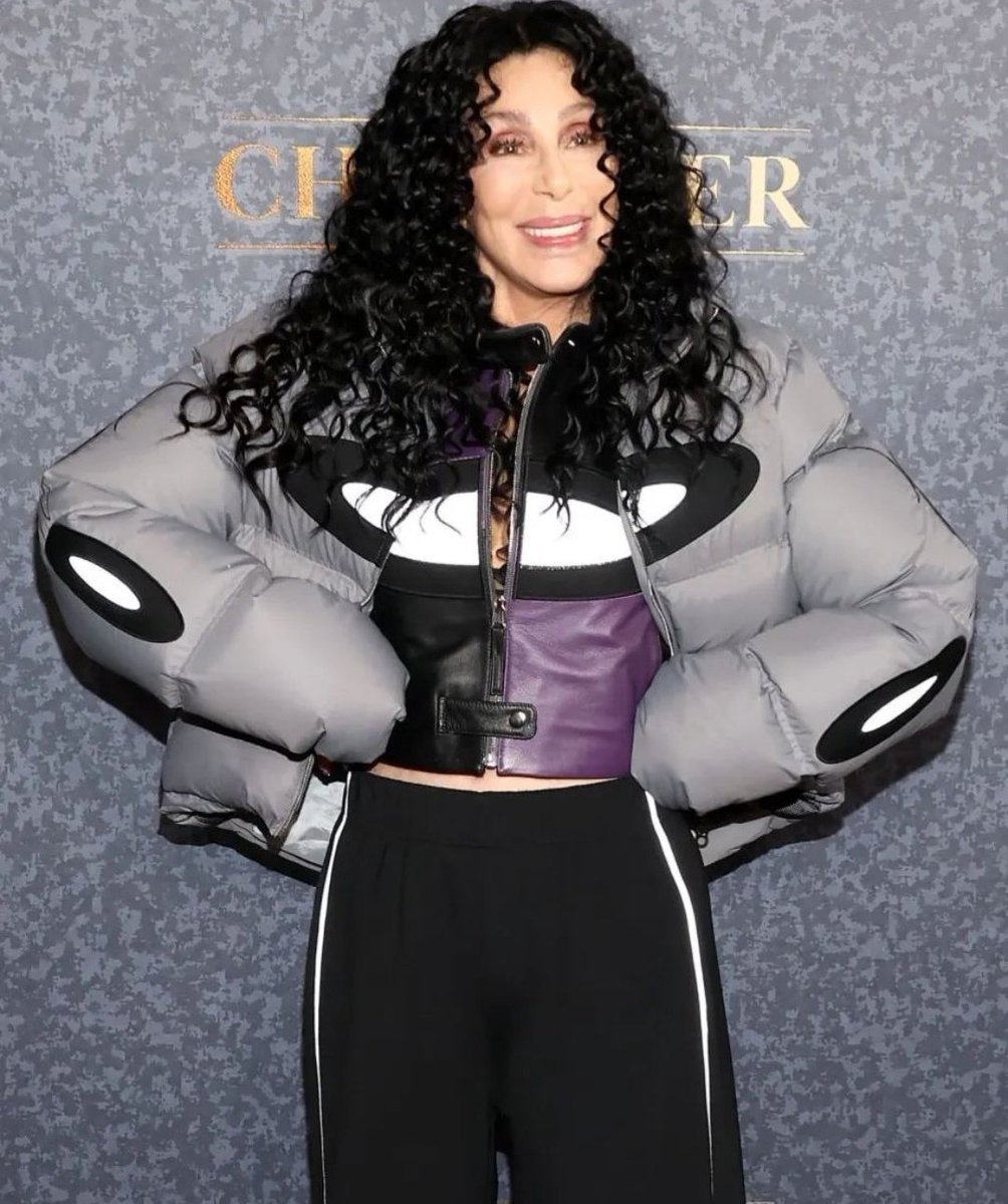 Jeanettevild's tweet photo. Trendsetter!!! @cher!! Amazing 🤩🤩 Who did this to you? 😆😉🙌🏻 https://t.co/IT5M3mMi7k