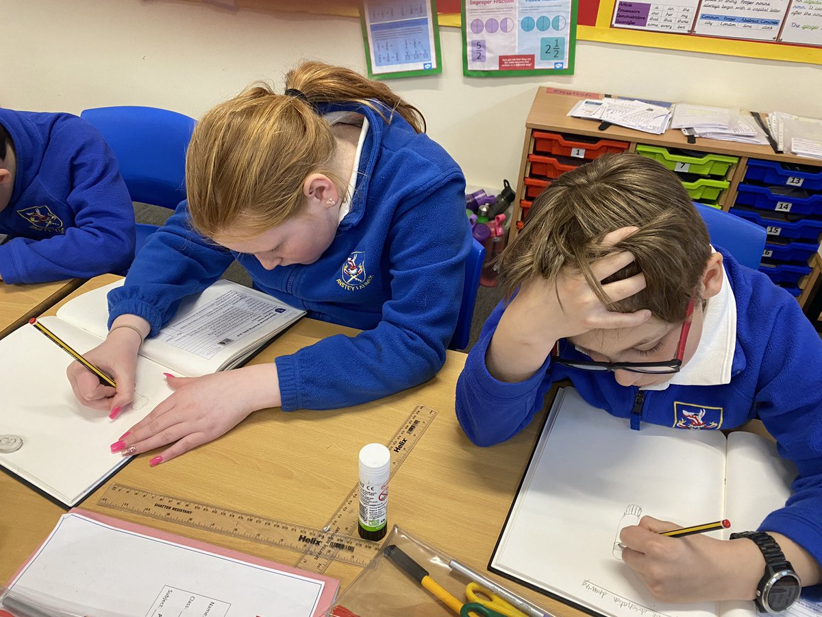 latimerprimary's tweet image. #ClassEH have produced observations drawings this afternoon using their pencil skills #LatimerArt