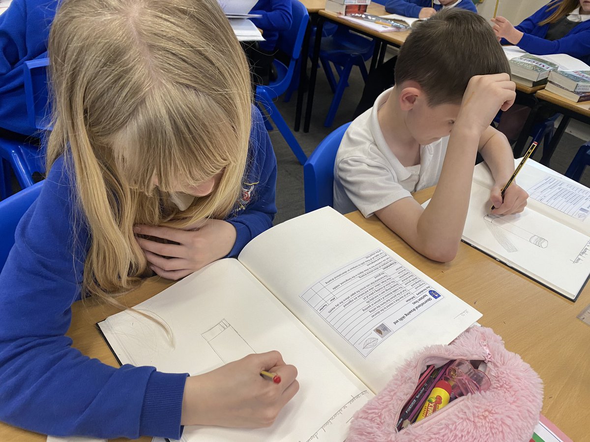 latimerprimary's tweet image. #ClassEH have produced observations drawings this afternoon using their pencil skills #LatimerArt