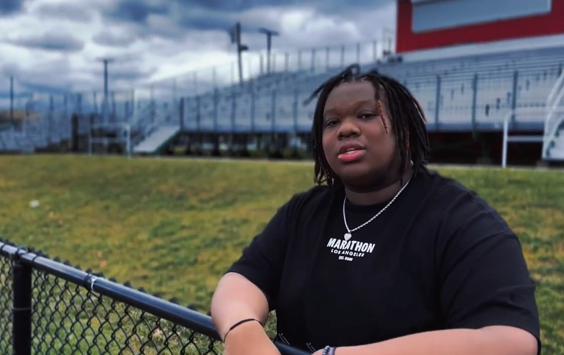 Let's put Jordan Wilson over the top - the LHS senior is a finalist in the "Your Song, Your Voice" music competition! His song "Intervention Intentions" has an anti-drug message that he hopes will help someone struggling with addiction.

Vote here: shoutdowndrugs.com/contestants/pr…