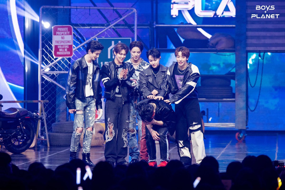 wangzihao_debut's tweet photo. Super charger team was so precious.
"One for all, All for one"
#SuperCharger_谢谢96我们爱
#Charging_complete
#ThankYouSuperChager https://t.co/4wpyG0ZmHO
