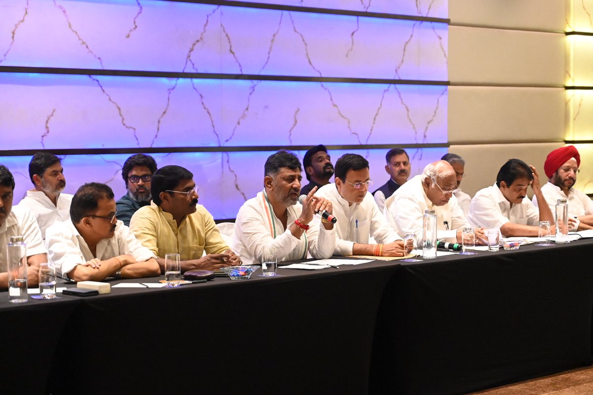 kharge's tweet photo. Let’s transform Karnataka together ! 

We held a meeting of AICC Observers today. 

We are fully prepared for the electoral battle and shall fight it out for the future of Namma Karnataka! https://t.co/oWfCMgAU8p