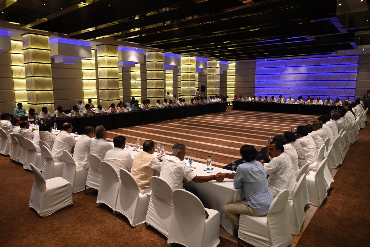 kharge's tweet photo. Let’s transform Karnataka together ! 

We held a meeting of AICC Observers today. 

We are fully prepared for the electoral battle and shall fight it out for the future of Namma Karnataka! https://t.co/oWfCMgAU8p