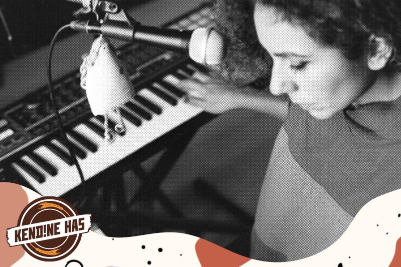 Donna Mobile, 28 Nisan Cuma akşamı ikinci kez <a href="/bantmagazine/">bant mag.</a> Bina’ da. Bu sefer giriş katta gerçekleşecek performansı kaçıran çok üzülür. <a href="/elifcaglarmuslu/">Elif Çağlar Muslu</a>

*Konser: 22:00
*Giriş ücretsiz.

#elifcaglar #donnamobile #bossloopstationrc505 #live #electronicmusic #kendinehas