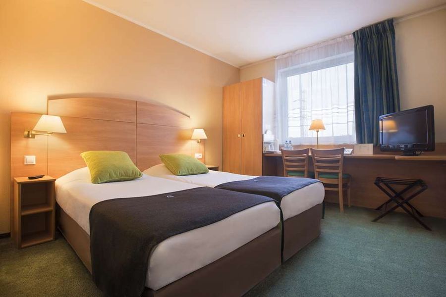 FederacjaTenisa's tweet photo. 2) Hotel Palazzo Rosso (ul. Gołębia 6, Poznań): możliwość rezerwacji do wyczerpania miejsc z rabatem 15% od aktualnie obowiązujących cen.

#tenis #polska #sport #pft https://t.co/XyrvKrEAxm