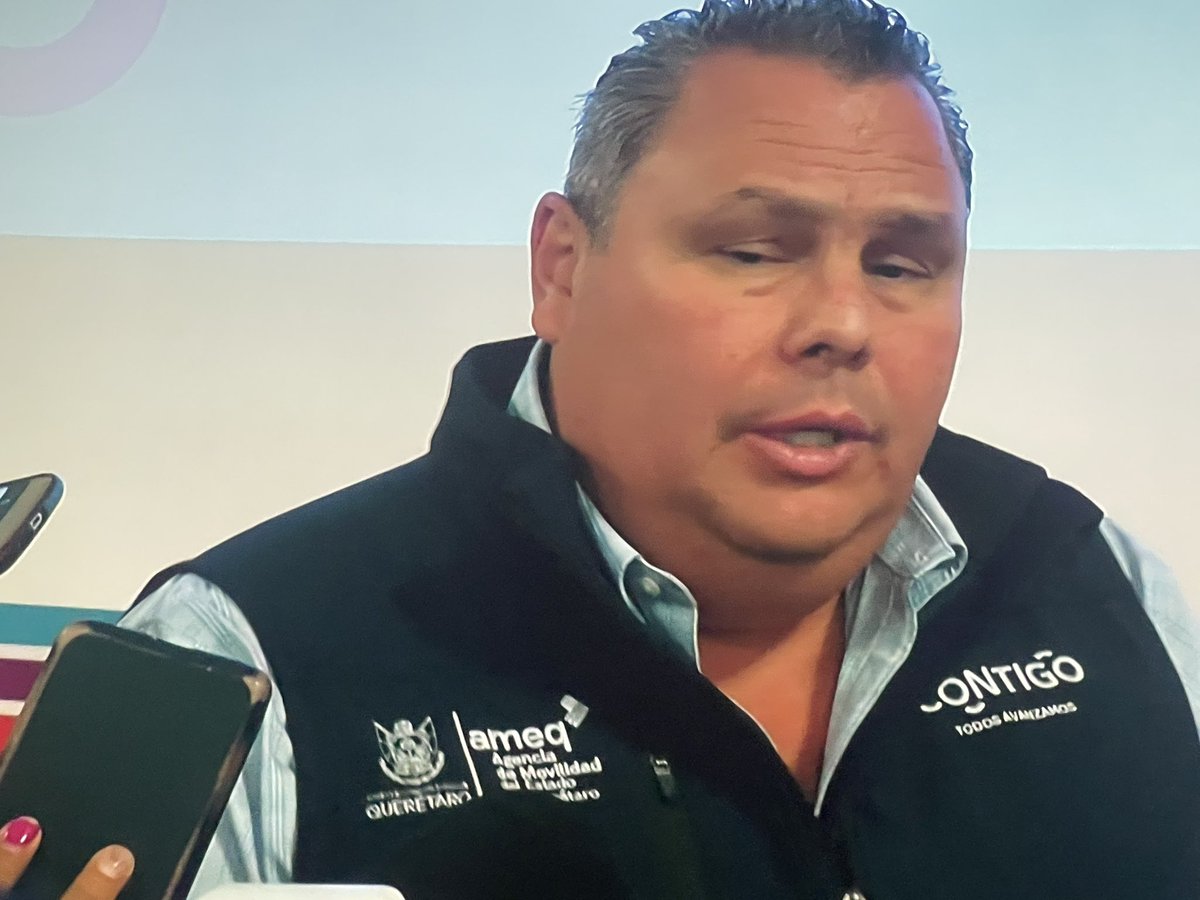 AvseFernando's tweet photo. Insiste el titular de la @AMEQueretaro, Gerardo Cuanalo, en resaltar las bondades de comprar unidades de QROBUS a base de DIÉSEL, a pesar de afectar el medio ambiente que cada vez está más dañado en nuestro estado. ¡Obvio! parte de su chamba es tratar de justificar lo injustificable ante un servicio realmente malo de transporte público. 
Pero cada que leo y veo estas notas en los medios escritos, radio y televisión. Es extraño darme cuenta que a los conductores se les olvidan sus “críticas” sobre “las tecnologías limpias” sobre el futuro y que ya nadie usa esa “tecnología obsoleta”… 
Al menos cuando se refiere a lo qué pasa en QUERÉTARO, a estos medios les pasa de largo estas acciones negativas, y ya ni hablar de los cientos de árboles y palmeras que se han secado por las pésimas obras y ocurrencias del PAN. 
¿Por qué se la pasarán señalando lo que ocurre en otros estados y no lo que vivimos y sufrimos aquí en QUERÉTARO?