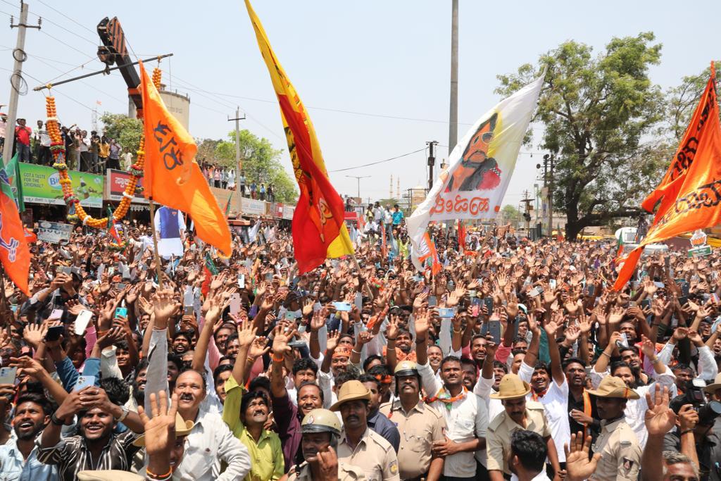 Tejasvi_Surya's tweet photo. Sri @JPNadda, BJP National President, participated in a road show in Haveri along with CM Sri @BSBommai today.

People of Haveri are backing @BJP4Karnataka to form Govt with thumping majority.

#BJPYeBharavase https://t.co/a9ywR8Hibs