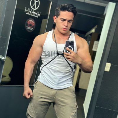 Teniito's tweet photo. #NuevaFotoDePerfil https://t.co/btAczajXzC