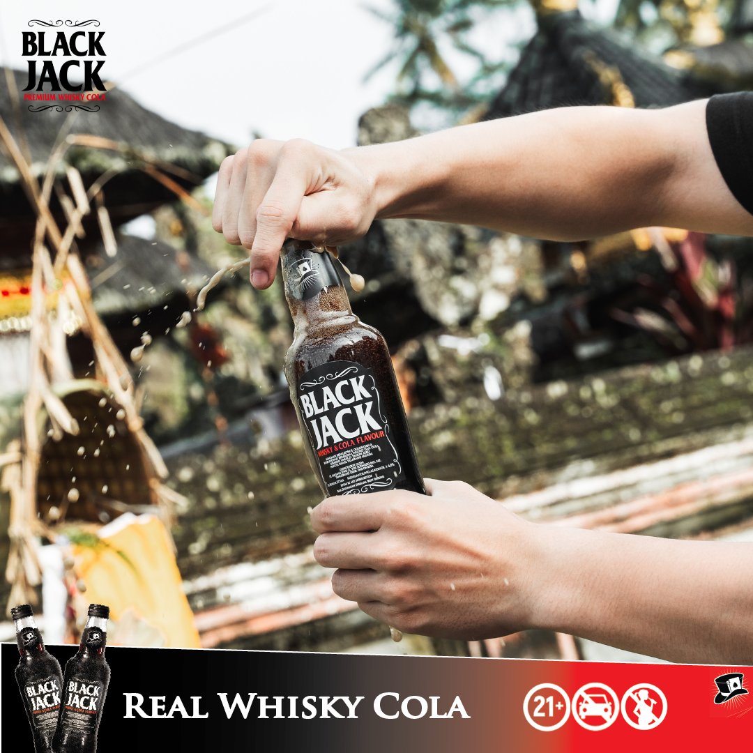 BlackJackWhisky's tweet photo. Jalan - jalan sambil ditemenin BlackJack bisa banget naikin mood kamu!

 #Blackjack #BlackjackWhiskyCola #WhiskyCola #RealWhiskyCola #TasteOfTheNight https://t.co/UKNElVH2mX