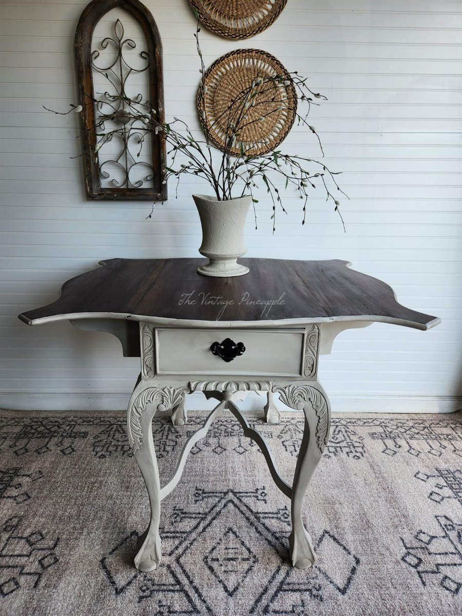 FriendInc's tweet photo. Check out Kristin Santangelo's incredible finished Furniture Flip. This beautiful piece will be auctioned off next Saturday at the Benefit Auction on April 29th! Help Kristin win the challenge by donating or buying tickets to the auction at https://t.co/RVdZEGHzED. https://t.co/LO7exq2iOl