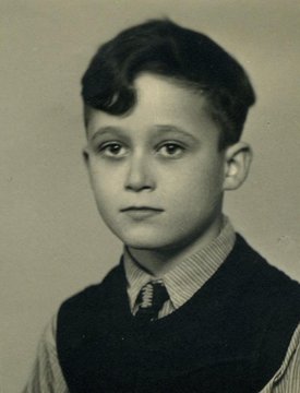 AuschwitzMuseum's tweet photo. 19 April 1929 | A Czech Jewish boy, Hanuš Heller, was born in Prague.

In #Theresienstadt Ghetto from 10 Aug 1942. He was deported to #Auschwitz on 26 January 1943 with his mother Alžběta. They did not survive. Most probably they were murdered in a gas chamber after selection. https://t.co/uvTEUJbLqa