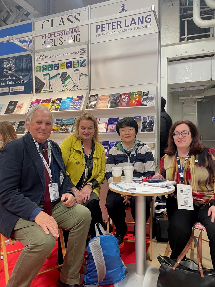 PeterLangGroup's tweet photo. Thank you for this great meeting.
Lucy Melville, Group Publishing Director, Na Li, Commissioning Editor China, and Patricia Mulrane Clayton, Global Sales &amp; Marketing Director, met our partner in China Ian Taylor, ITA, at @LondonBookFair.  

#LBF2023 #LondonBookFair https://t.co/M8zBlKZtF9