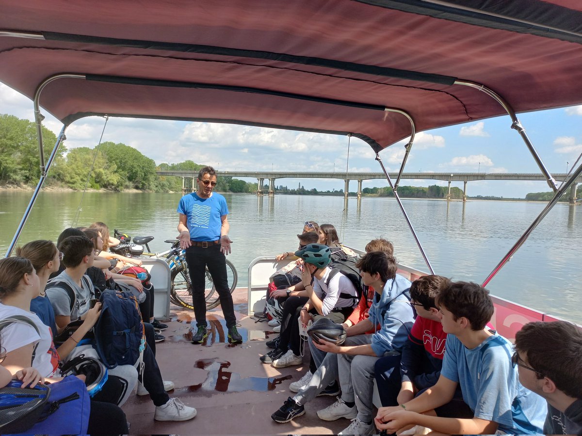 Oggi in PO (nonostante la siccità) per proporre un turismo lento e rispettoso, lungo VENTO. Per chiedere 10 nuovi traghettamenti. Per generare occupazione a zero cemento. Si può fare.
@DastuPolimi <a href="/VentoPolimi/">VENTO.lab.polimi</a>