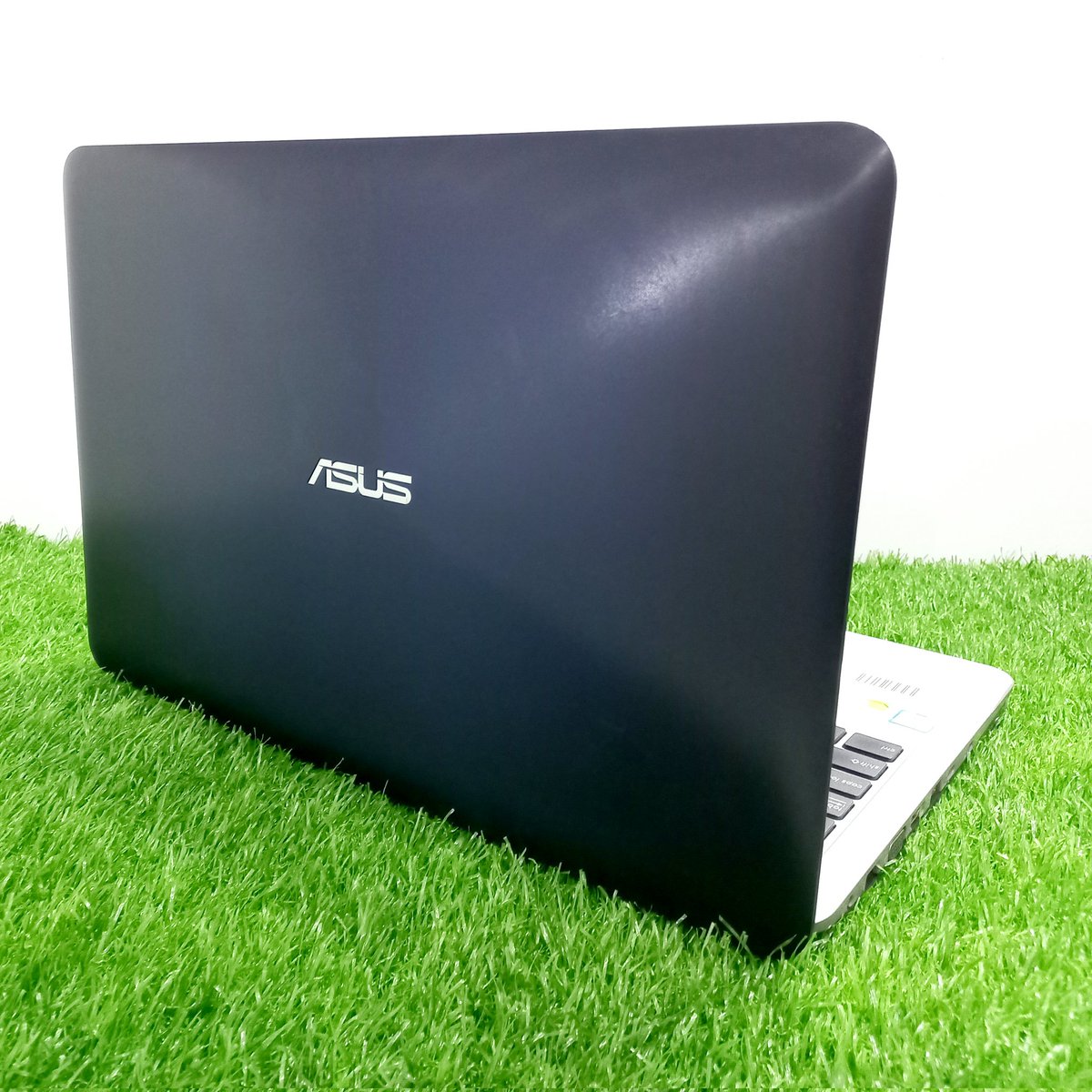 ITZONEELCTRONIC's tweet image. ASUS K556U Graphic Laptop
Intel  Core I7 6th Generation
4GB RAM
320GB STORAGE
2GB GPU
Contact 0326 5974741 
.
#asus #asuslaptop #itzoneelectronics #itzonelaptop #asusgaming