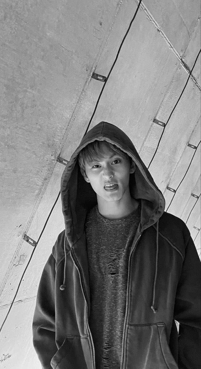 pathuetic's tweet image. Good evening everyone. Ini ceritanya lagi menikmati malam tanpa tugas, akhirnya setelah melewati bulan yang panjang gak ada tugas lagi di dunia ini. Tugasnya tinggal menyayangi kamu aja.