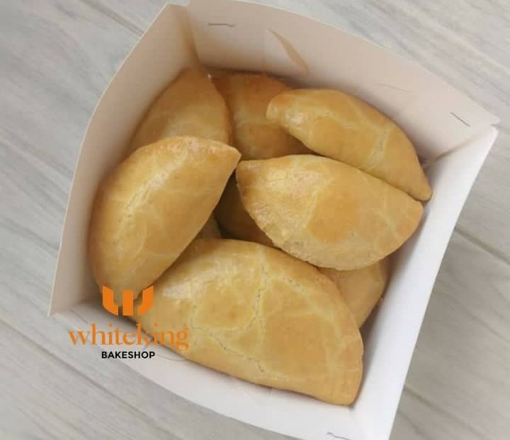 komly_'s tweet photo. You are missing a whole lot of you haven't tasted any of our treats! We have a variety of delectable treats for you and yours on a daily basis.
What ever your cakes and pastries cravings are we are just a call/DM away to serving you https://t.co/W099y1ewkK