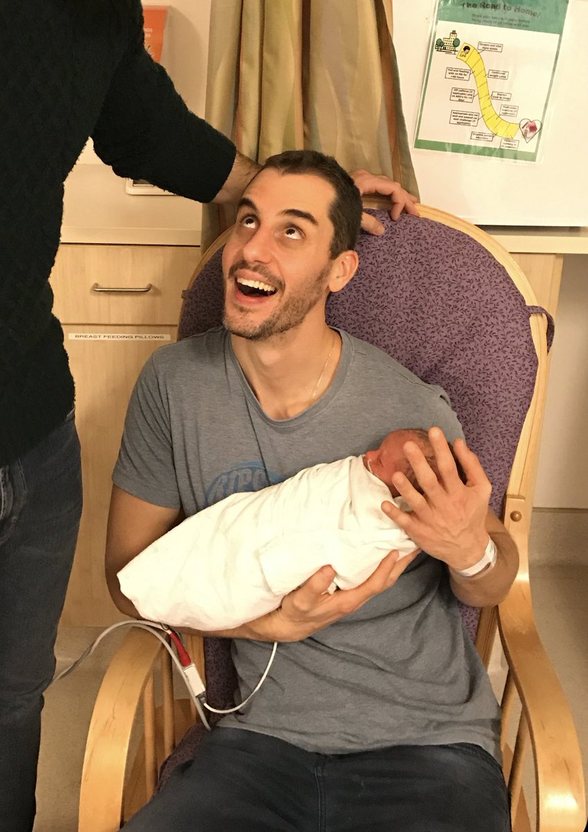 nadvav's tweet photo. יהונתן גפן ליווה אותי את כולנו מילדות. עם השירים והספרים. אבל הוא ליווה אותי באחד הרגעים הכי משמעותיים בחיים שלי, הלידה של הבנות בקצה השני של העולם והימים הראשונים שלהן בבית החולים, בפגייה. כי לכפיר ולי היה ��קס - ובכל פעם שהיינו נכנסים לפגייה שבה הבנות היו כמעט שבועיים --> https://t.co/QKTNymOWt5
