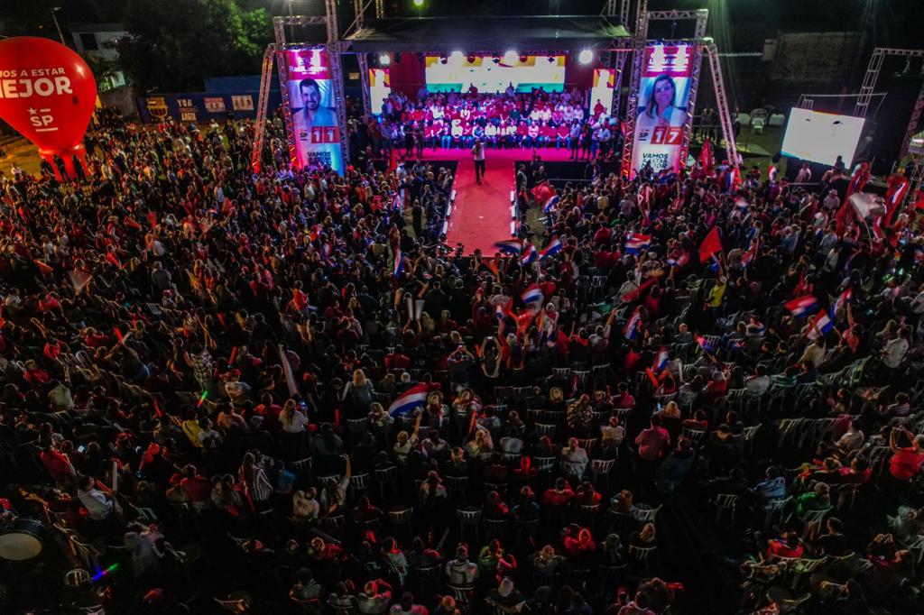 raulatorre's tweet photo. ¡GRACIAS! Gracias por tanto apoyo. Gracias por tanto fervor. Gracias por tanta confianza. Hermoso y emotivo cierre de campaña en Capital. Pronto #VamosAEstarMejor. #SantiPresidente #Lista1 #RaulLatorreDiputado #Opcion1 #LizaSenadora https://t.co/eHdLuM0dxm