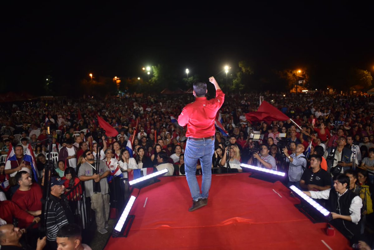 raulatorre's tweet photo. ¡GRACIAS! Gracias por tanto apoyo. Gracias por tanto fervor. Gracias por tanta confianza. Hermoso y emotivo cierre de campaña en Capital. Pronto #VamosAEstarMejor. #SantiPresidente #Lista1 #RaulLatorreDiputado #Opcion1 #LizaSenadora https://t.co/eHdLuM0dxm
