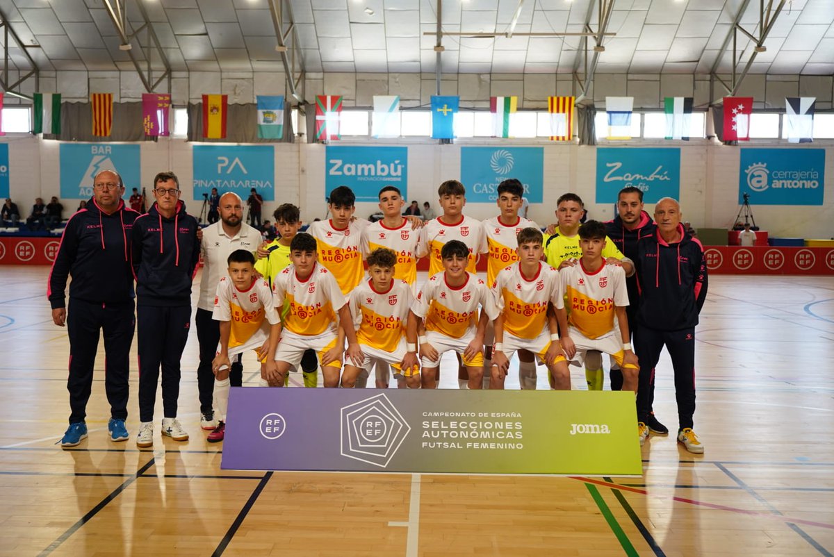ffrm_se's tweet photo. 🔄 ¡REMONTAR, REMONTAR Y VOLVER A REMONTAR!

💪 Las FFRM infantiles se repusieron de sendos marcadores adversos y terminaron ganando sus duelos en el debut del Nacional FS.

👦 4-3 🆚 Madrid | https://t.co/PIZ6B2QHhc
👧🏼 2-1 🆚 Cast. Mancha | https://t.co/r317uZXcOJ

#VamosFFRM https://t.co/VBCHKHFFkY