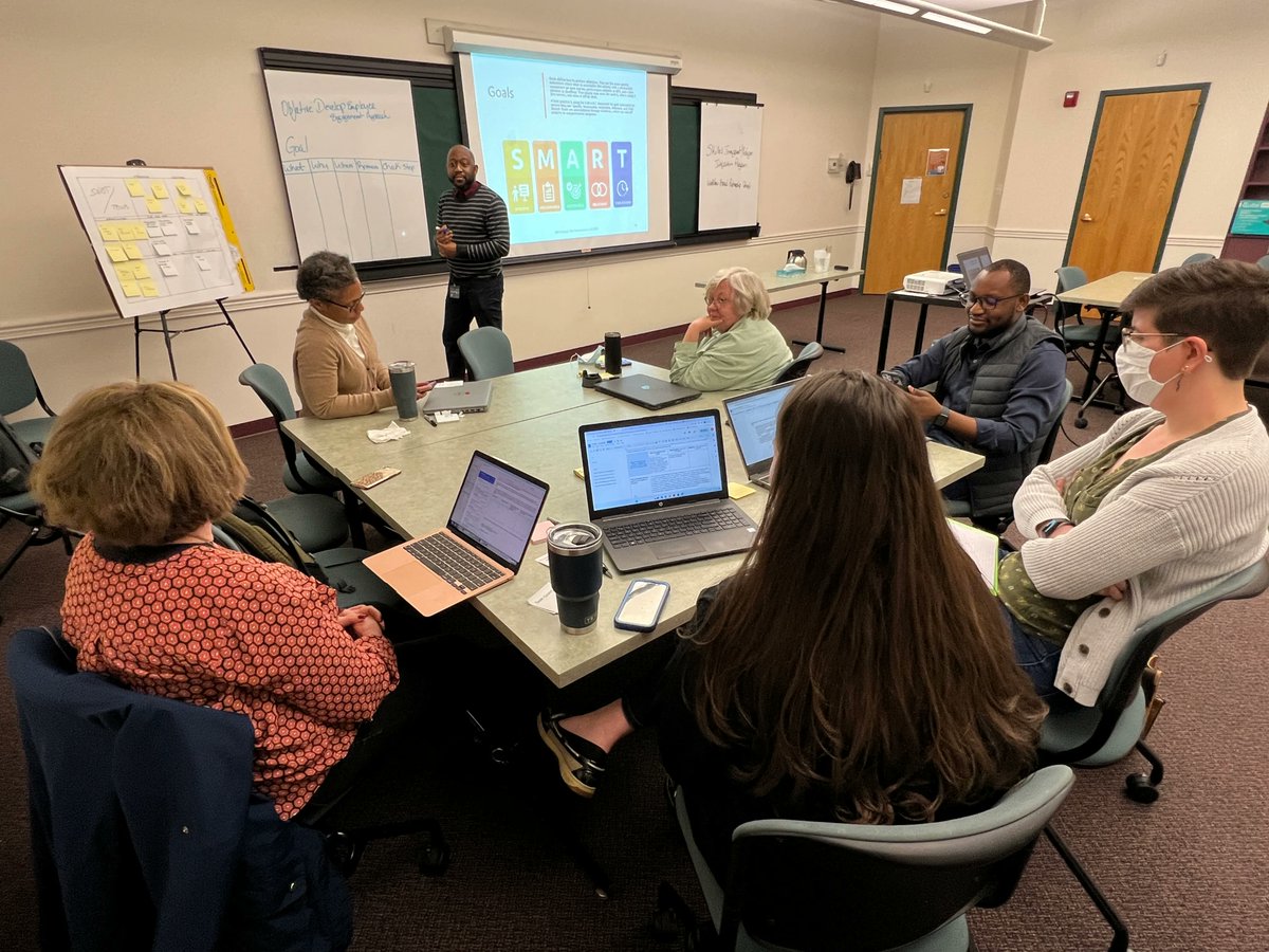 LouOPI's tweet photo. #OPISuccessStories OPI was in our community with Metro's Office of Immigrant Affairs to help strategic planning efforts with the Skilled Immigrant Integration Program (SIIP). This team works with @KyanaWorks to promote skilled immigrant and refugee candidates with employers. https://t.co/chnkQTKxQK