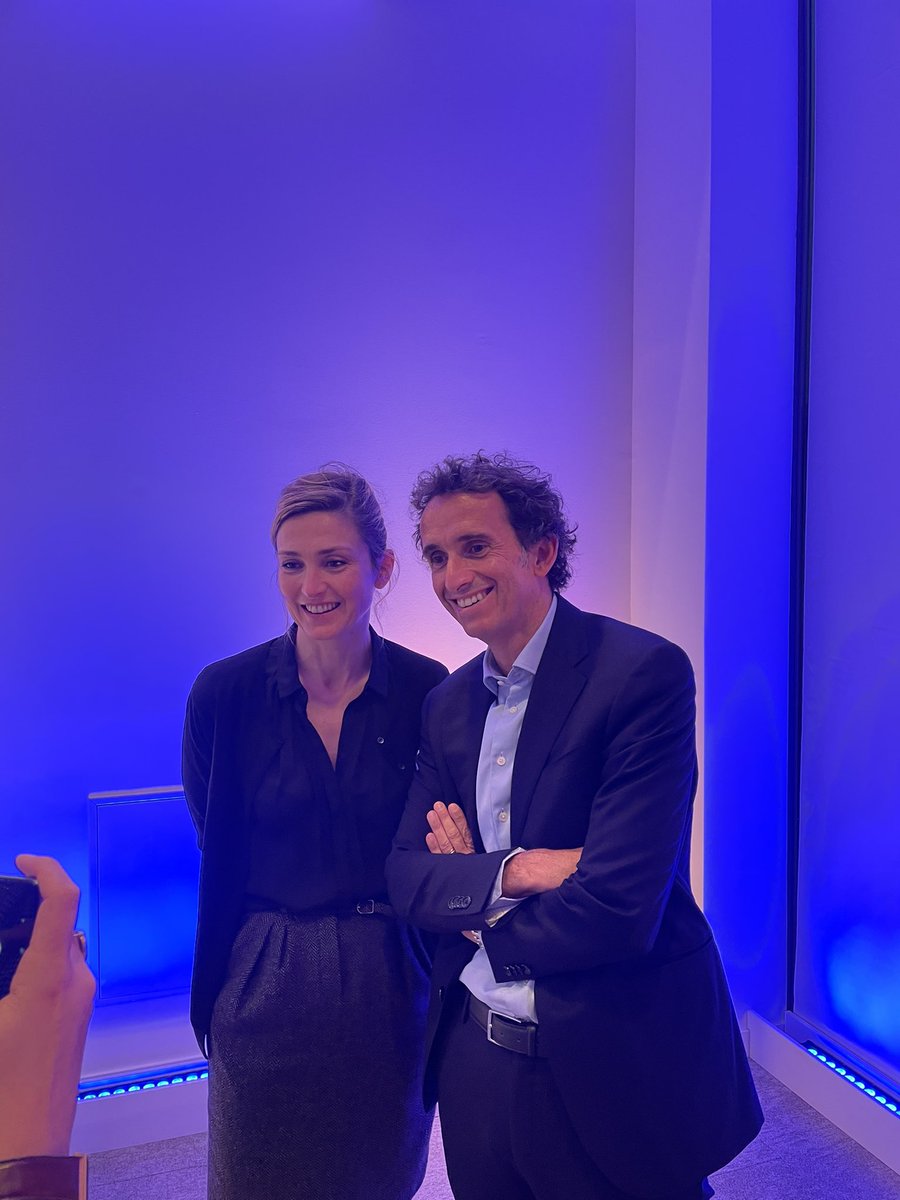 FBayre's tweet photo. Présentation ce matin du très beau plan de @CarrefourFrance en faveur de la santé des #femmes 🚺 au travail par @bompard et @IamJulieGayet , co fondatrice de la #fondation Info-#endométriose 👍👇 https://t.co/RqZgi0td0v