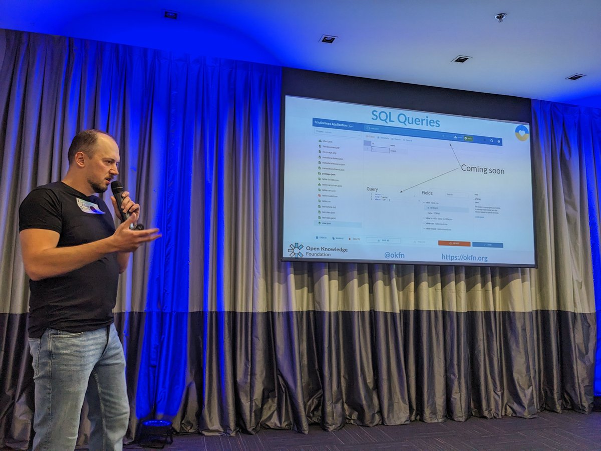 Frictionless Application: a lightweight IDE for working with data and publish it to many platforms, based on @frictionlessd8a standards. Evgeny Karev from @OKFN presenting at #csvconf