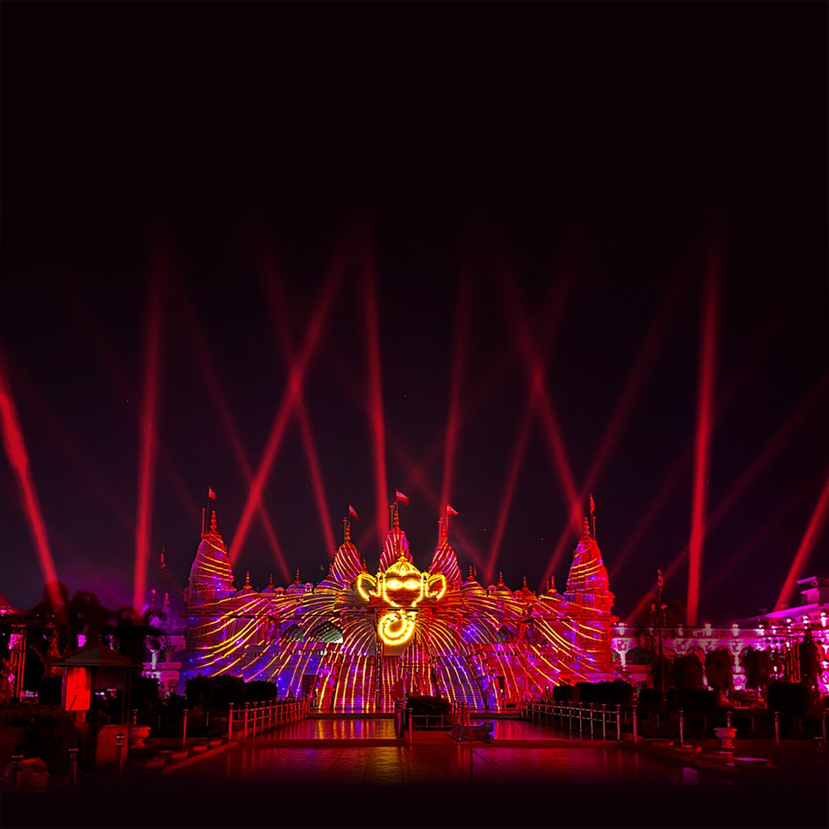TheKnownsense's tweet photo. Projection Mapping Show for Shree Narnarayandev Dvishatabdi Mahotsav at Shree Swaminarayan Mandir, Bhuj is live now!

#projectionmapping #swaminarayantemple #bhuj #itstheknownsense https://t.co/G72X0lF69O