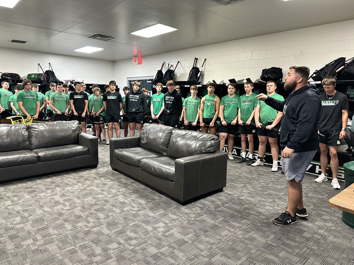 IPAthletics's tweet photo. Coach Gonzalez delivering our talk this morning. #holdtherope 💯💯 https://t.co/NxKXJebKpt