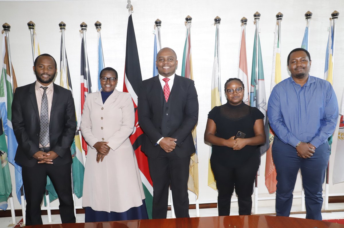 PASEDEKenya's tweet photo. @PfmrsKenya  held a very productive &amp; positive meeting with the team from @KenyaGovernors

📷Discussions focused on how to deepen our collaboration to entrench &amp; build capacity for #PFM at the county level

📷Our close cooperation is vital to guarantee the success of #Devolution. https://t.co/rgRnmzffQb