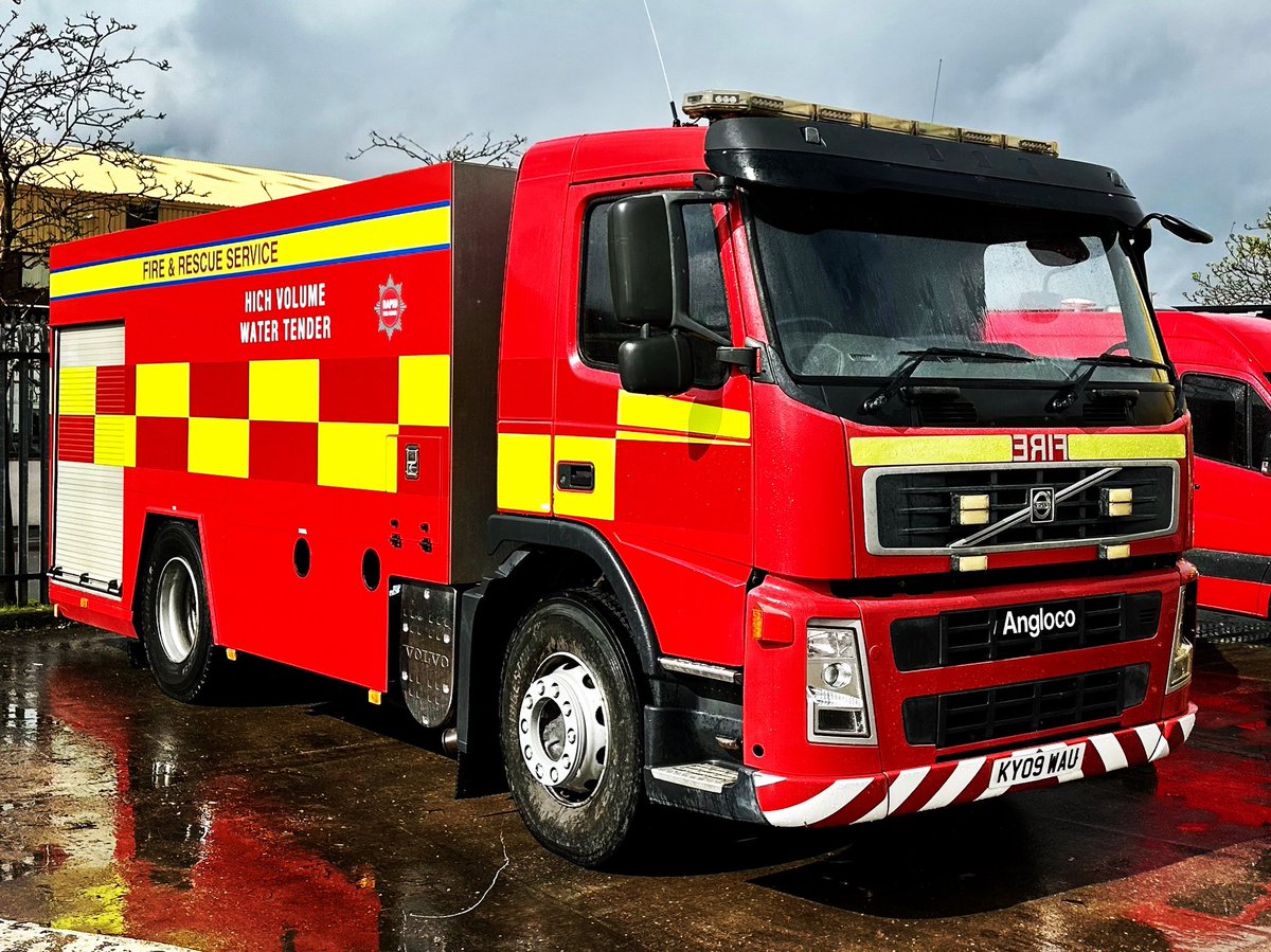 RapidFireCover's tweet photo. New vehicles 🚒 

#weareRapidFire🔥🚒 #WaterBowser  #FilmMaking 🎬 #FireCover #WaterTanker #WetDown #RainFx #TvFireSafety #ActionVehicle #Firefighter #FireBrigade #FireRescue #FireEngine #FireSafety #Safety #SFX #SpecialEffects #Filming #EventFireCover #EventSafety #FestivalFire https://t.co/U3Bdt5ulhO