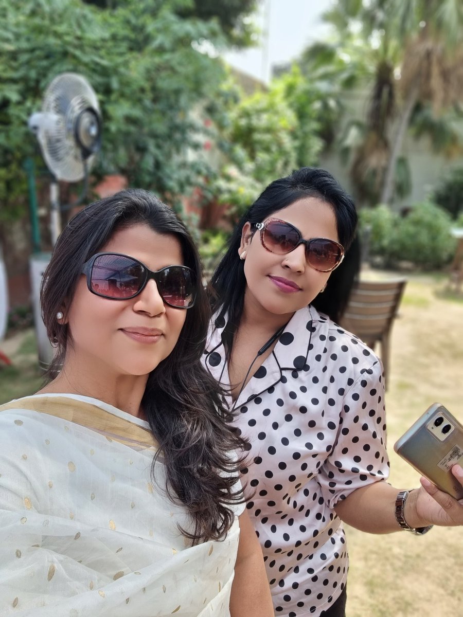sharmapurnima1's tweet photo. last week pics,  girls braving the searing heat of April.....@iwpcdelhi  
  @archimishra, @bhartijainTOI , and @Simransodhi9 https://t.co/OQ46ztk6hc